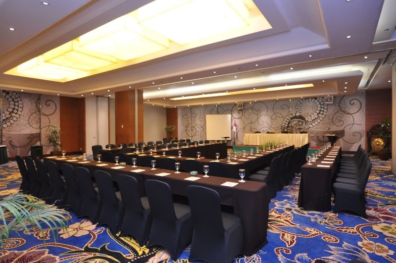 Sahid Raya & Convention होटल 4*